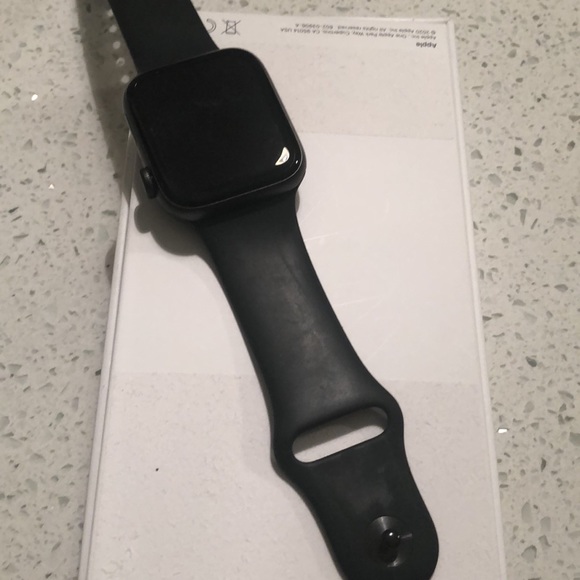‼️SOLD‼️Apple Watch SE 44mm Aluminum Space Gray - Picture 3 of 6